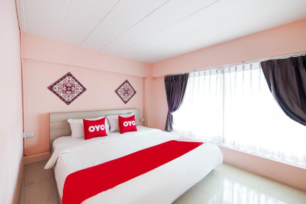 Oyo 983 The Private Hotel Chiang Mai Buitenkant foto